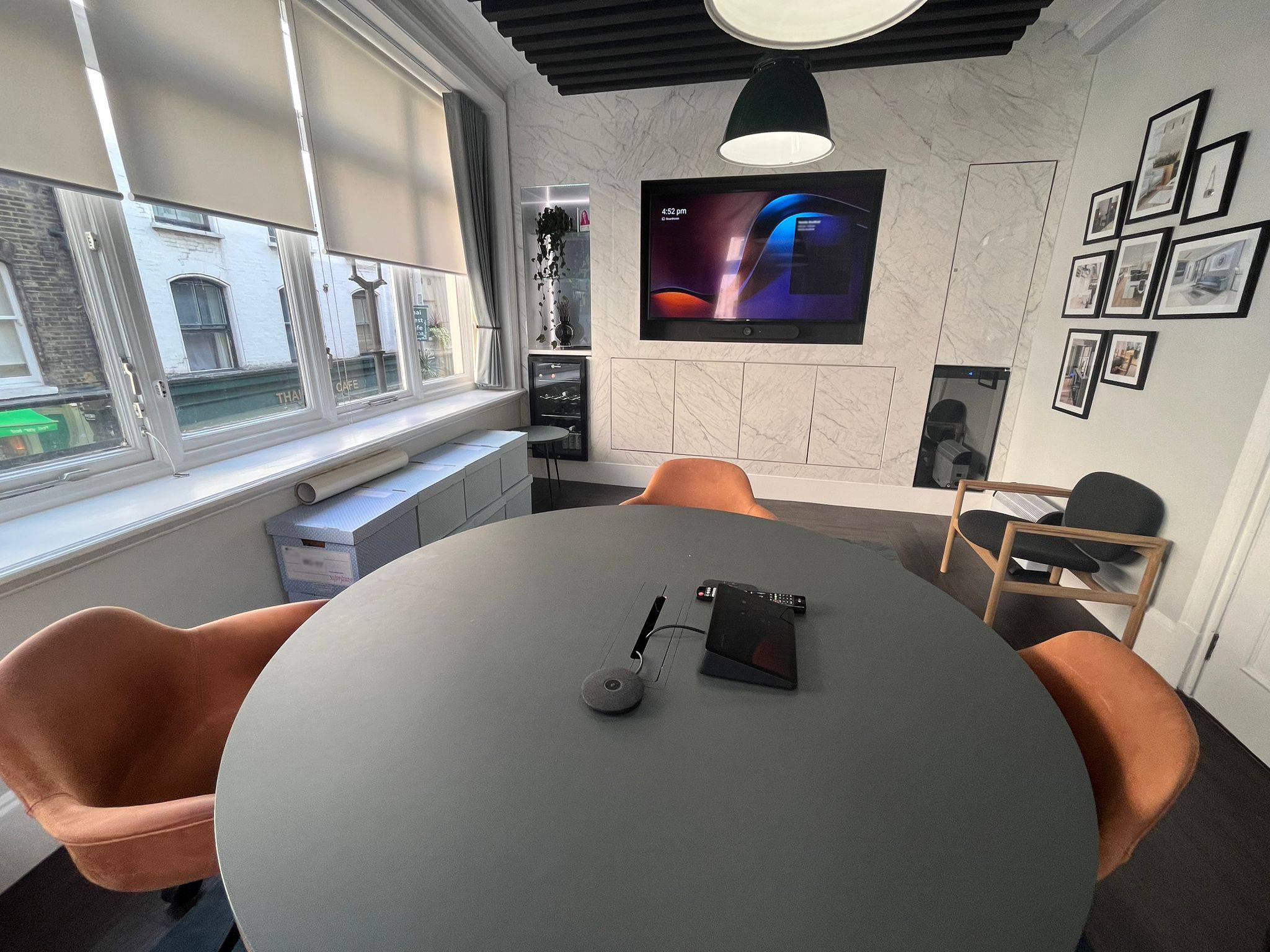 Modern and reliable meeting room audio visual solutions