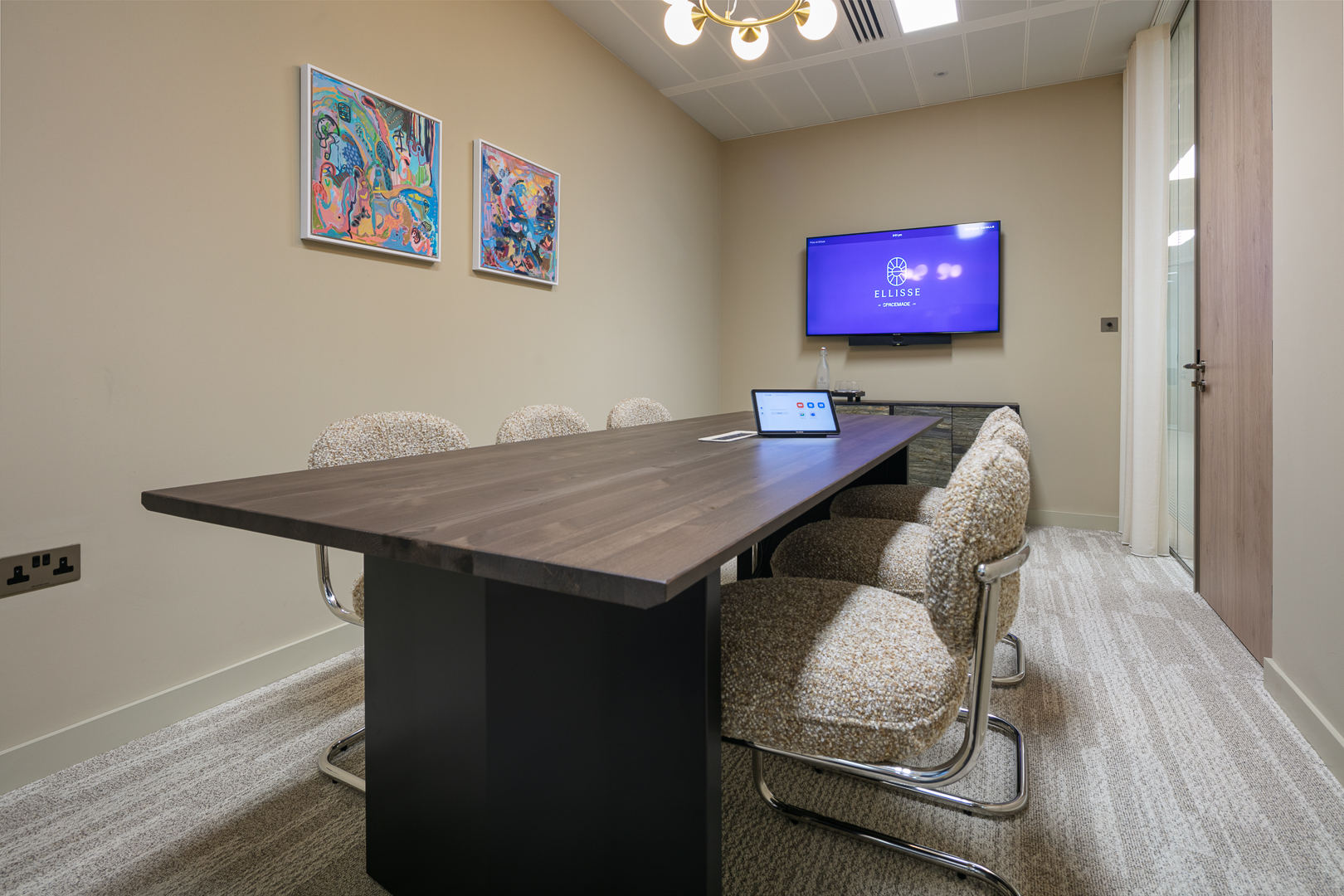 Audio visual systems integration for coworking and serviced offices, enhancing productivity and user experience.