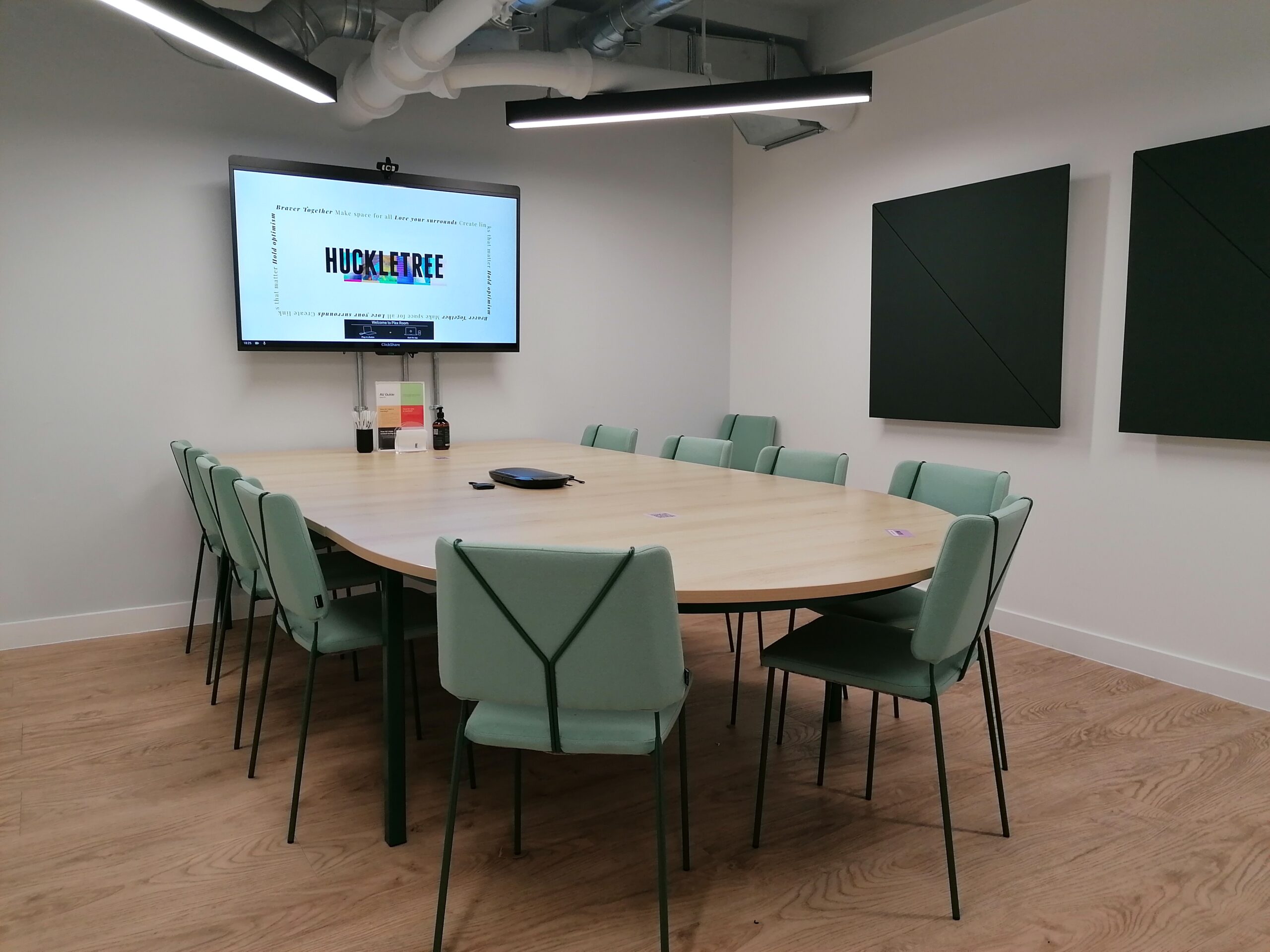 Huckletree Soho Large Meeting room - Barco Clickshare product roll out - video conferencing